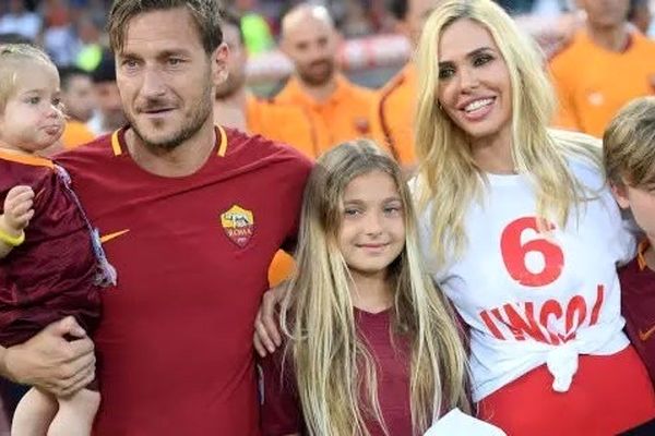 فرانچسکو توتی سکوت خود را شکست |صحبت های توتی در مورد خیانت همسرش